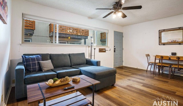 Walk to UT/Cafes/Dining│Free Parking│Cozy Apt Sleeps 4│1BR/1BA