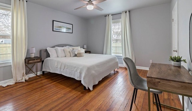 Walkable & Central w/1st flr bdr & bth- TVs in all rooms! in Cincinnati