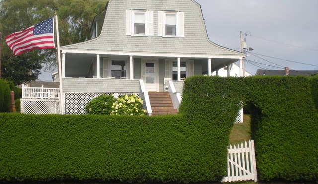 Water View 6-Bedroom Colonial, Hedgegate of Newport, Perfect for Large Groups