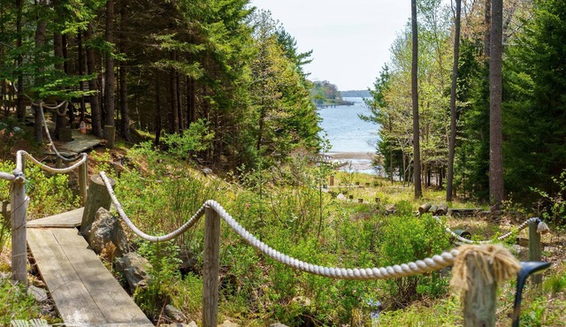 Waterfront 3BR East Boothbay retreat with ocean views, deck, WiFi.