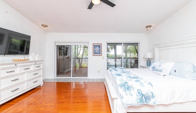 Waterfront 6BR Oasis Pool Gym Huge Dock