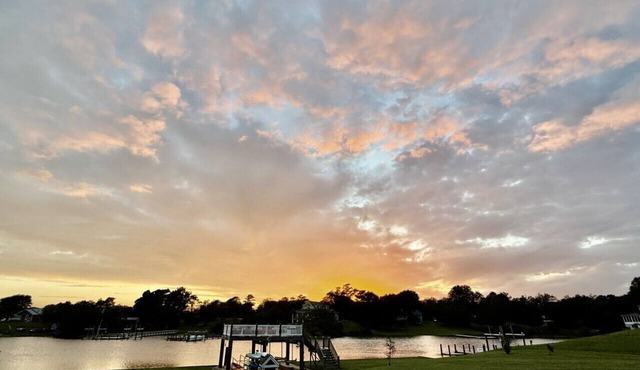 Waterfront apartment in Swansboro with boat lift, dock deck. beautiful views, and kayak launch w/kayaks.
