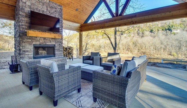 Waterfront Flippin Retreat w/White River Access!