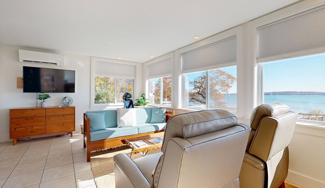 Waterfront home with ocean views, AC & washer/dryer - dog-friendly