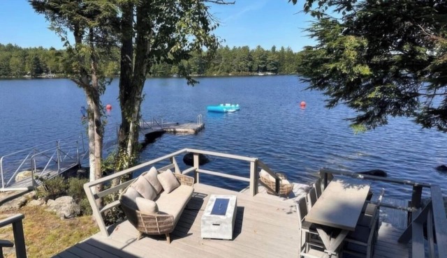 Waterfront, lake estate, reunions, 8 bedrooms, Acadia Nat'l Park, Bar Harbor