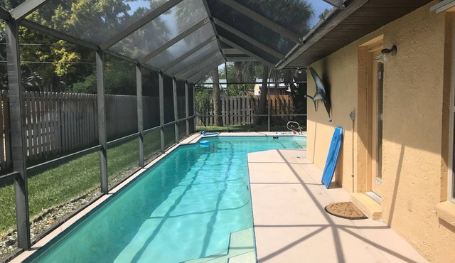 Waterfront Oasis: Pool + Dolphins & Manatees + Bikes + Walk to Beach!