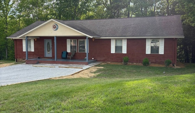 Weekday discount rates. Spacious 4 BR, hot tub, large kitchen Red River Gorge