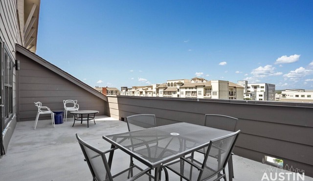 West Campus Triple Homes | Walk to UT Austin, SXSW Venue, Zilker Park & Downtown