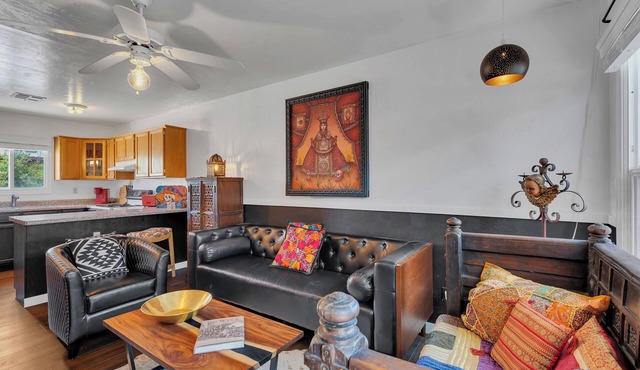 West University Bungalow w/Private Studio!