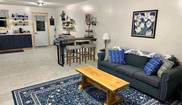 Whitsendsport unit 4 1 bedroom & queen pull out couch on 50 acres Smithfield