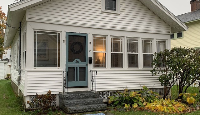 Winter Rental Only - Charming Sears & Roebuck Bungalow Cottage