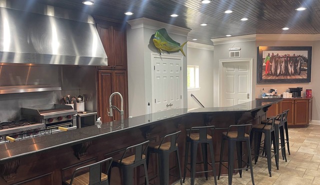 Wirenut Landing Peaceful waterfront 11 bedroom 15 Bath
