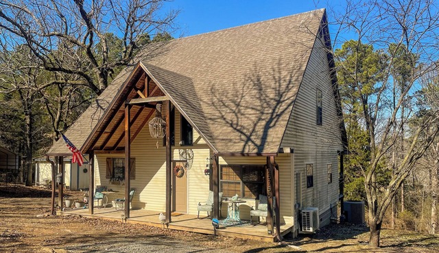 Wister Ridge Cottage Sleeps 10 3 Minutes to Wister Lake!