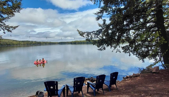 Wonderful 2-bedroom cabin on Embden Lake