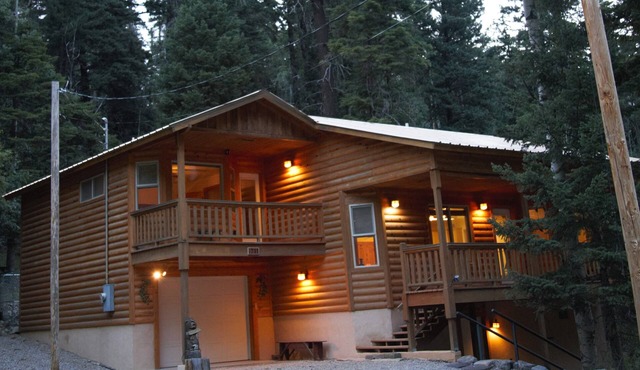 Woodlands Way Chalet- A cozy get-away in Cloudcroft NM.