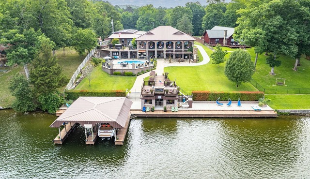 Your PRIVATE Hot Springs Lake Hamilton Vacation Paradise