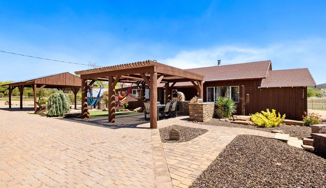 Zebra Ranch Vacation Rental | 3-BR House Amazing Animal Experience, Prescott | Mtn Vu Trails Spa Rqt Bal