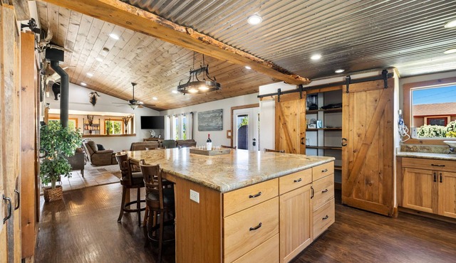 Zebra Rustic Retreat 3BR Home on Zebra Ranch