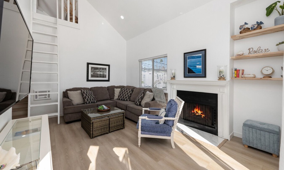 Pacific Beach Apartment | Best in Pacific Beach 2bedroom+loft!