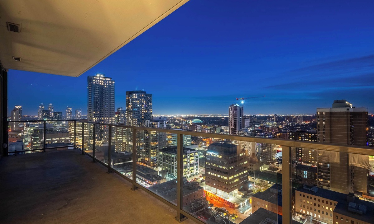 Connaught Condo | Tower Views! Pool, FREE Banff Pass!