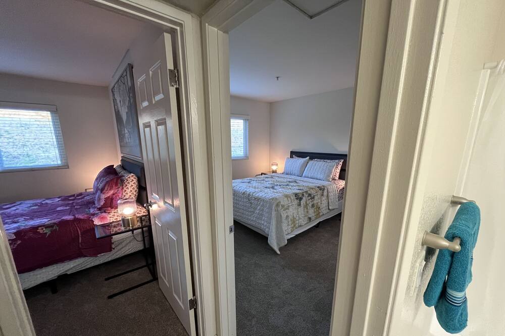 Photo of Bedroom in Cardiff-by-the-Sea