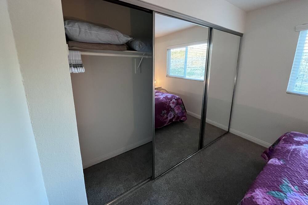 Photo of Bedroom in Cardiff-by-the-Sea