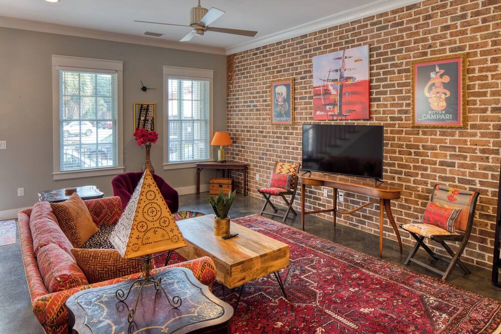 Photo of Livingroom in Old West Broad Neighborhood