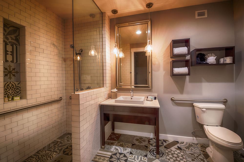 Photo of Bathroom in Cottonwood