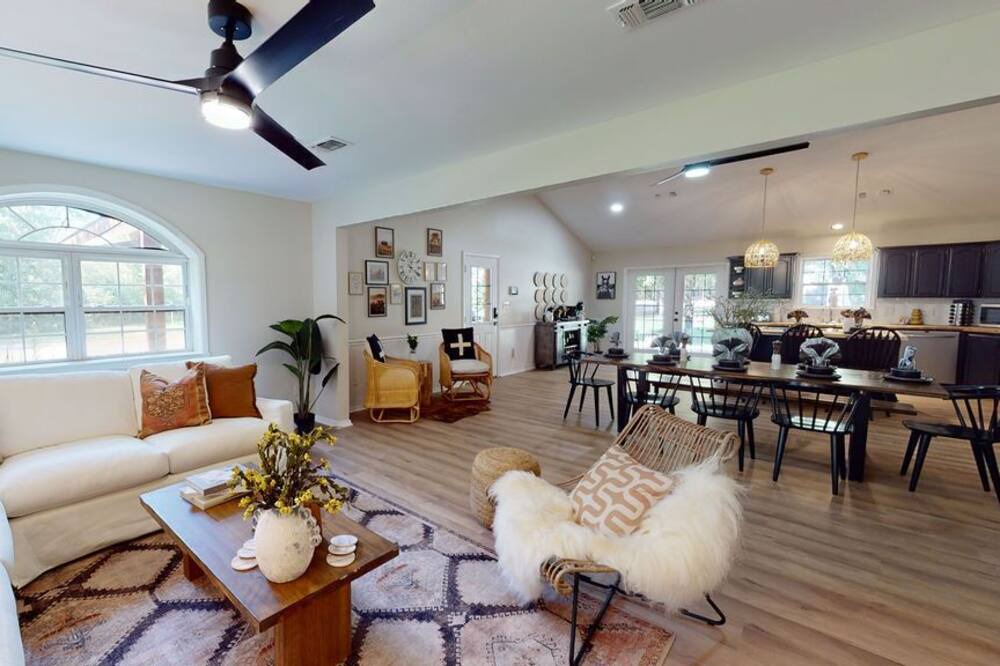 Photo of Livingroom in Broken Bow