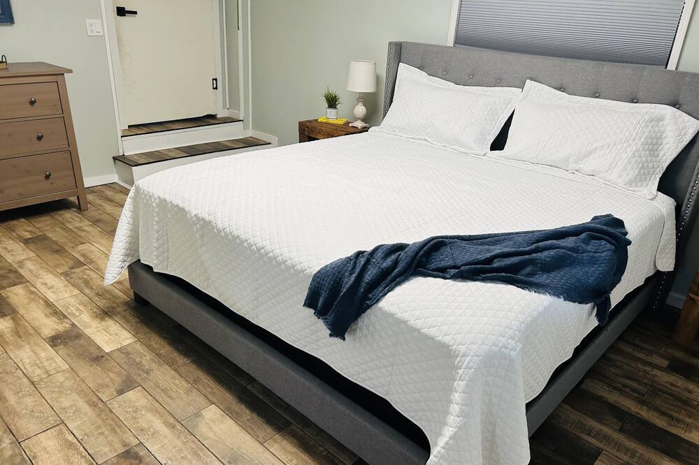Photo of Bedroom in Crystal Beach