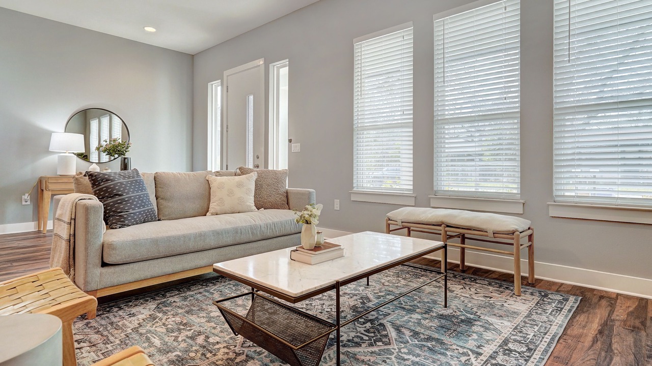 Photo of Livingroom in East Cesar Chavez