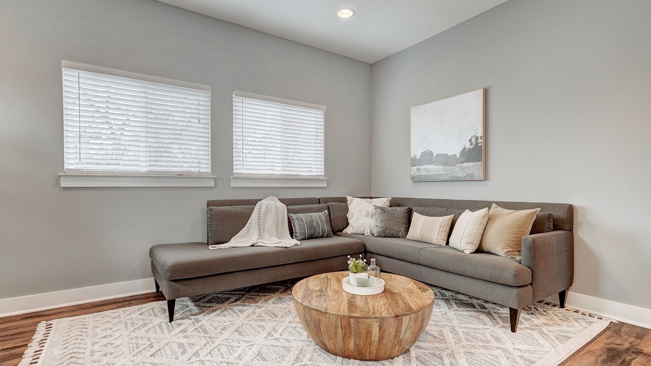 Photo of Livingroom in East Cesar Chavez