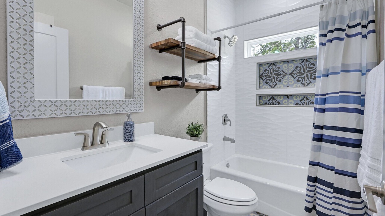 Photo of Bathroom in Canyon Lake