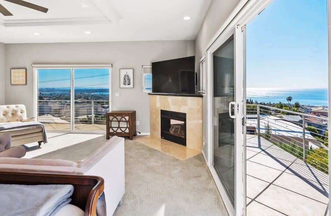 Photo of Livingroom in La Jolla Mesa
