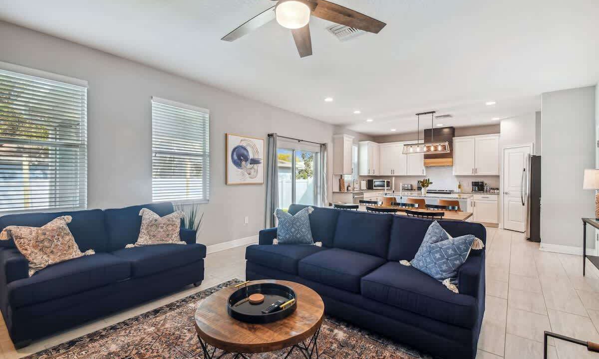 Photo of Livingroom in North Hyde Park