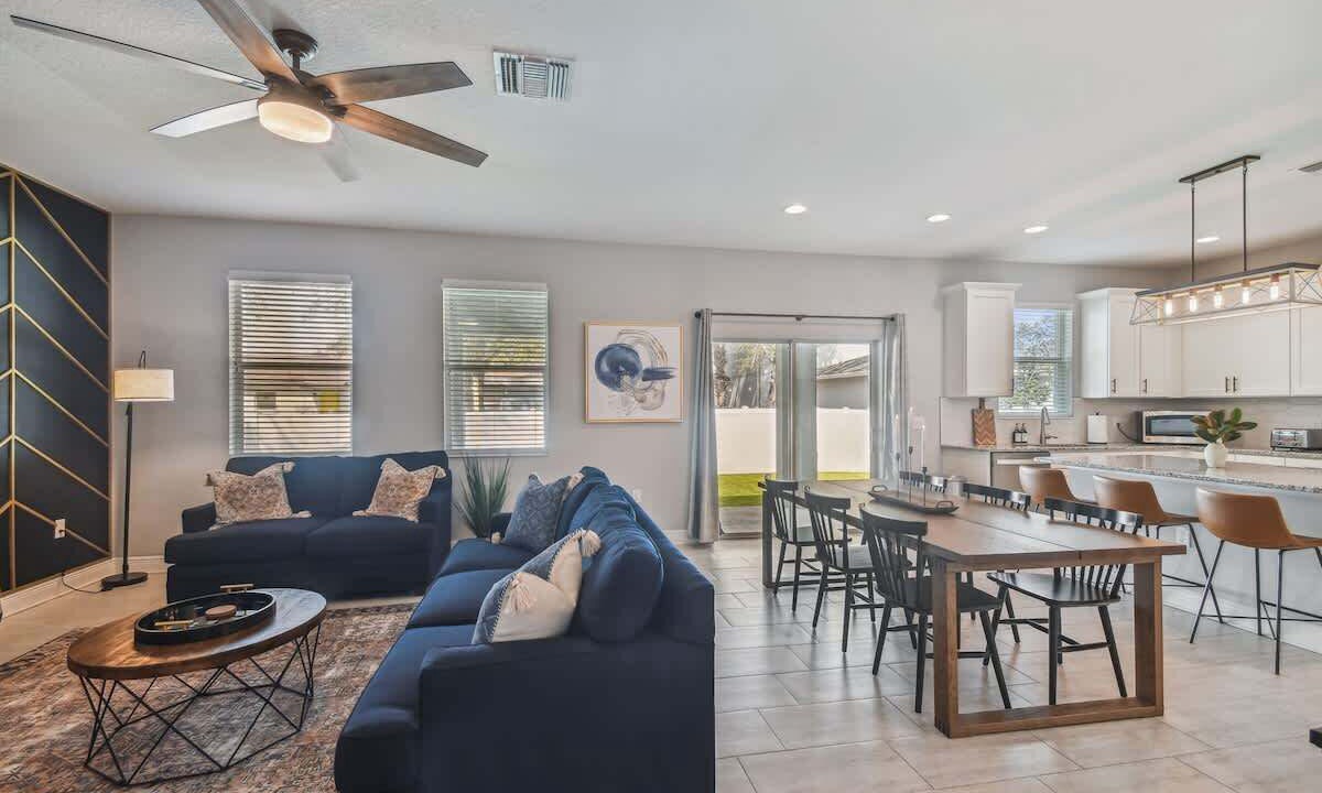 Photo of Livingroom in North Hyde Park