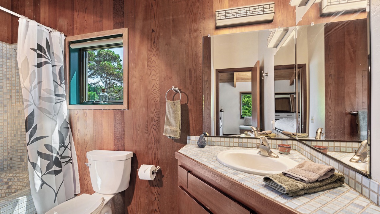 Photo of Bathroom in Sea Ranch