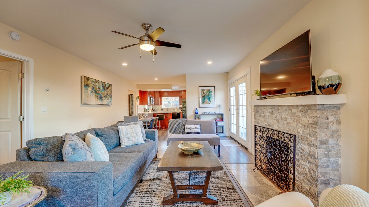Photo of Livingroom in Beach Barber Tract