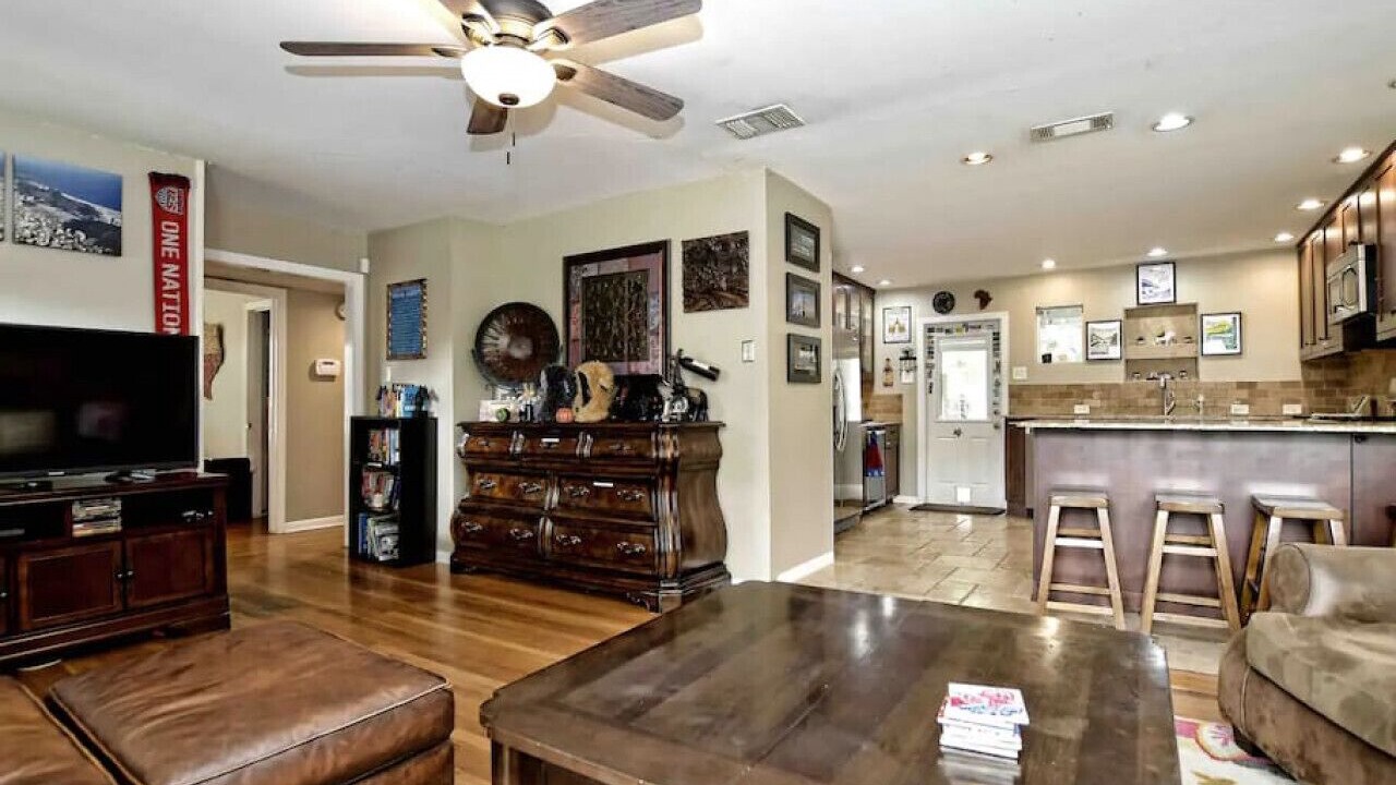 Photo of Livingroom in Barton Hills