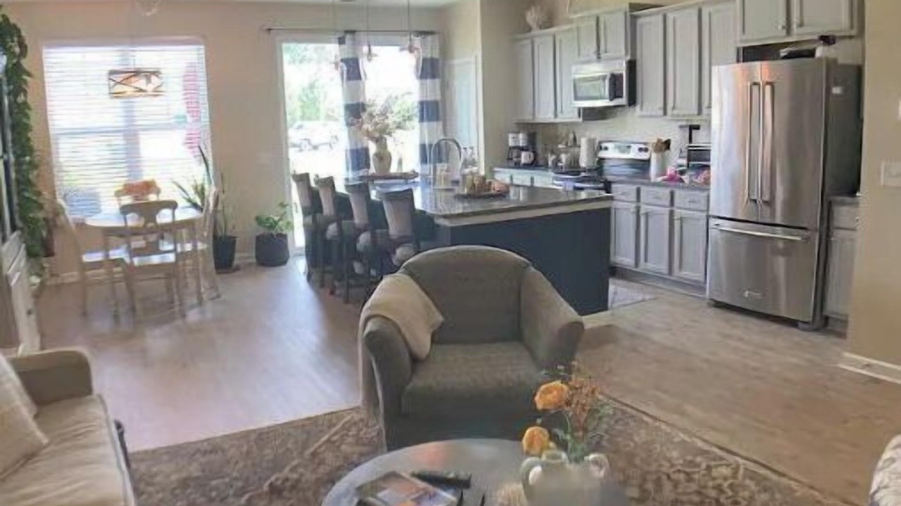 Photo of Livingroom in Murraysville