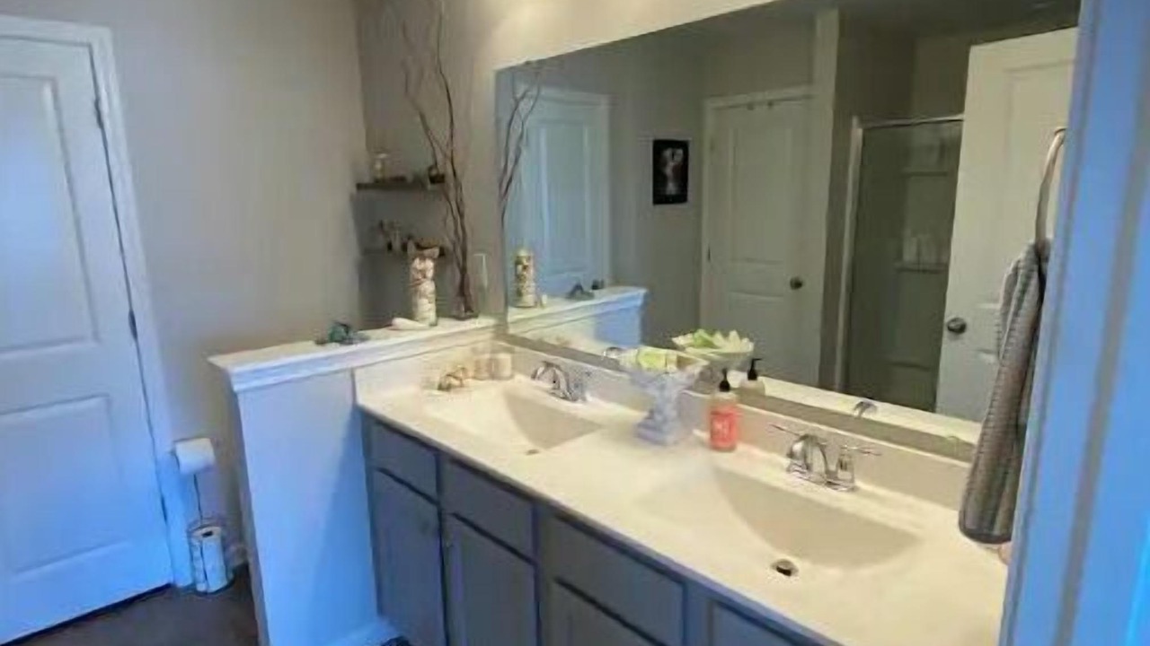 Photo of Bathroom in Murraysville