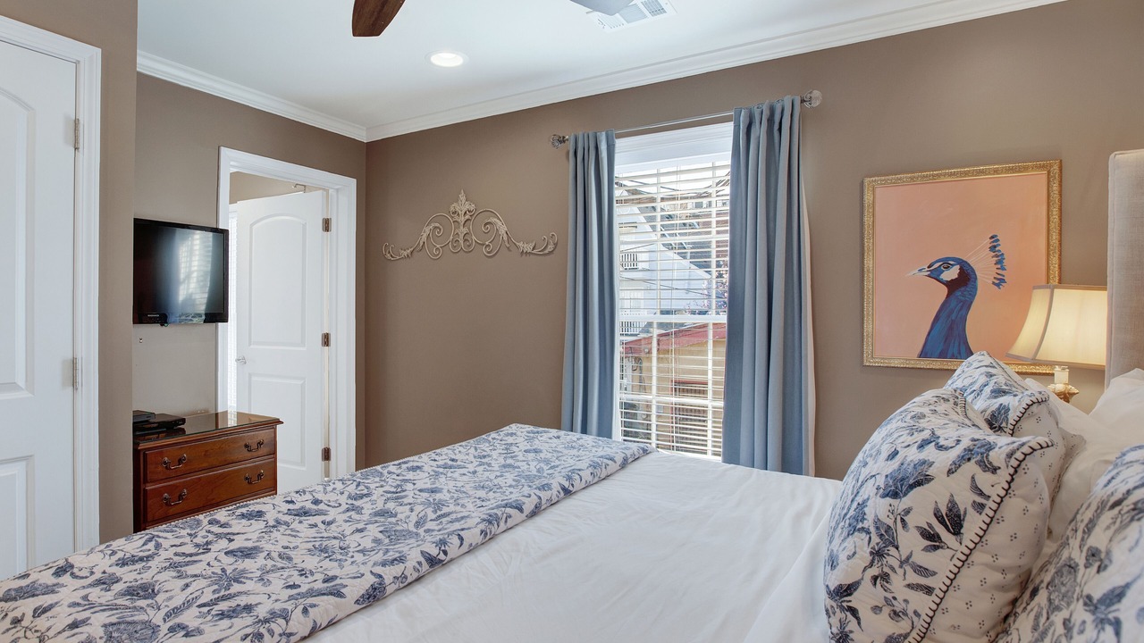 Photo of Bedroom in Historic District - North
