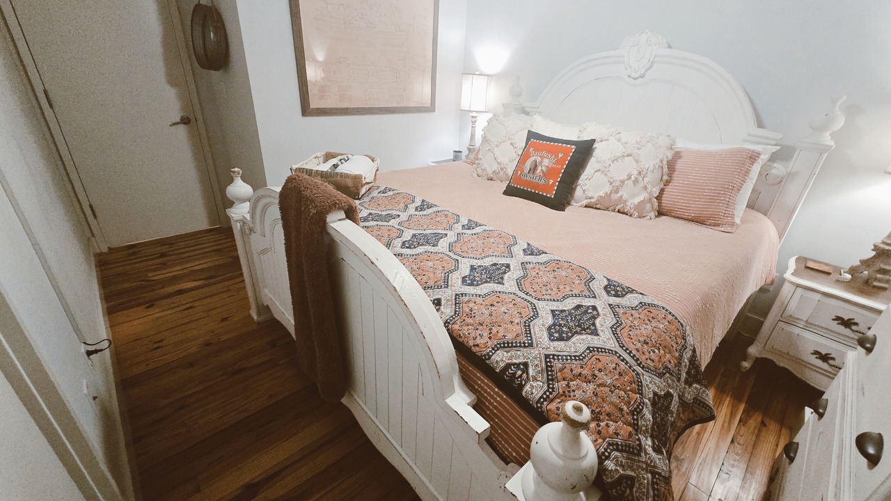 Photo of Bedroom in Historic District - North