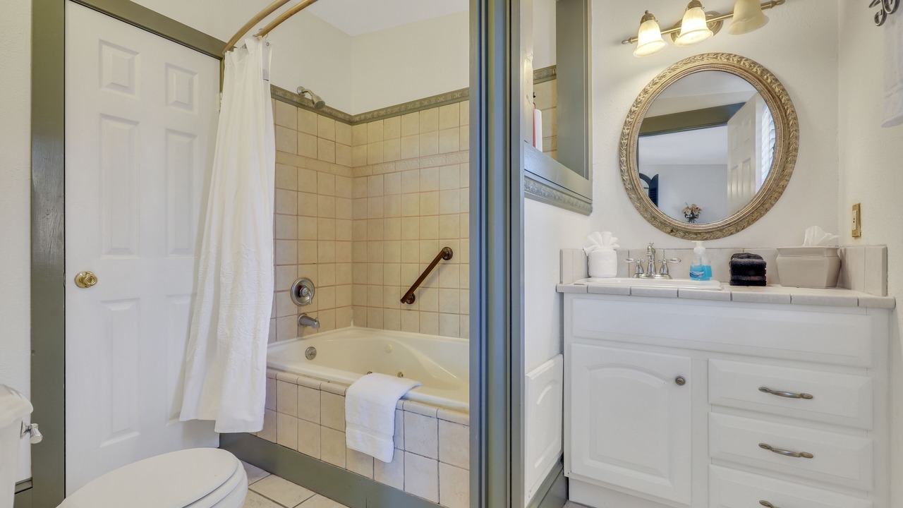 Photo of Bathroom in Beach Institute
