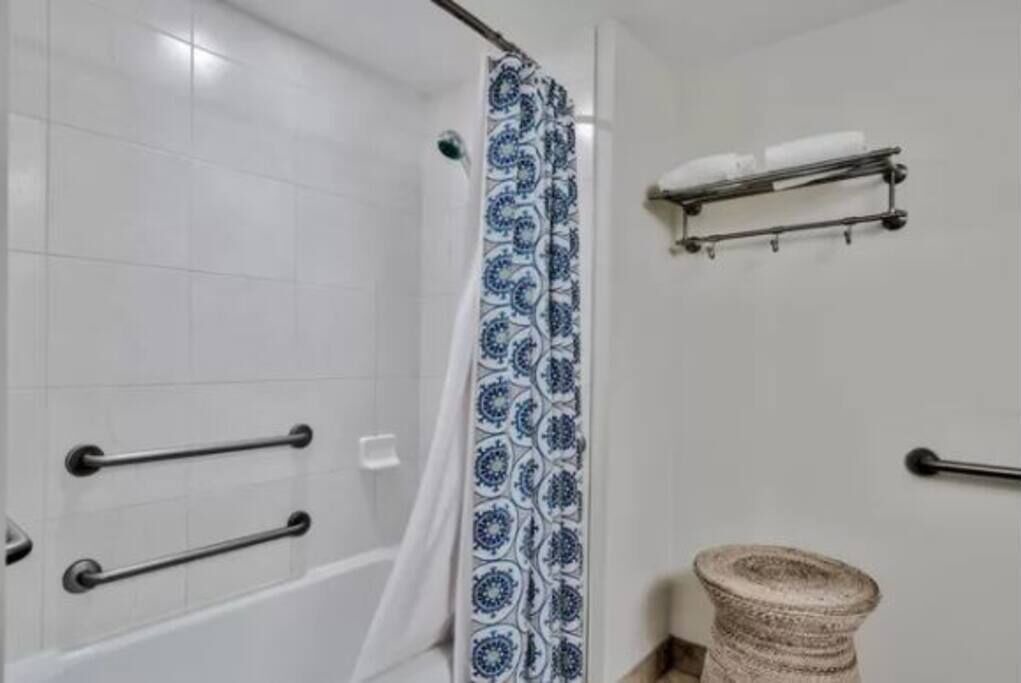 Photo of Bathroom in Baytowne Wharf