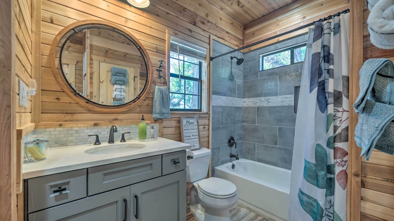 Photo of Bathroom in Canyon Lake