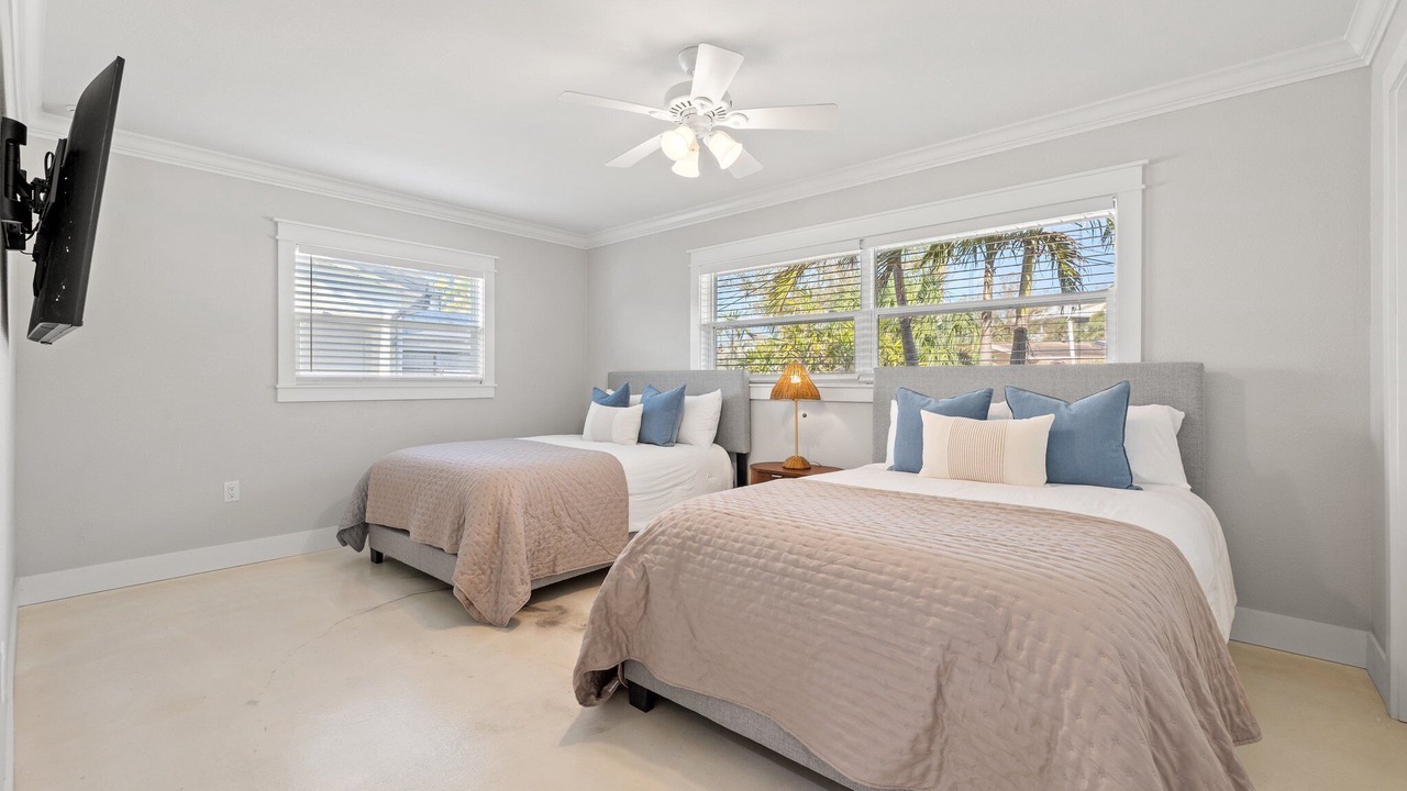 Photo of Bedroom in Crystal Beach