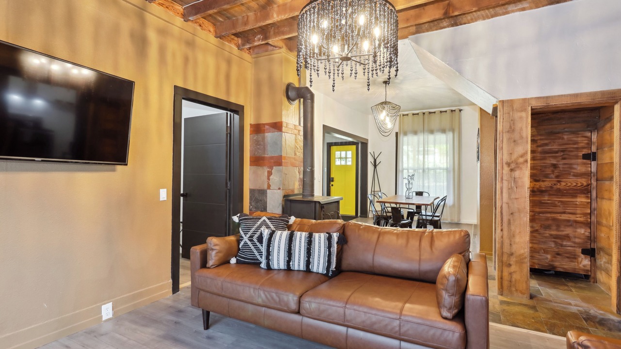 Photo of Livingroom in White Salmon