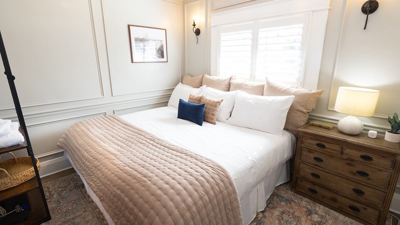Photo of Bedroom in Bayshore Gardens