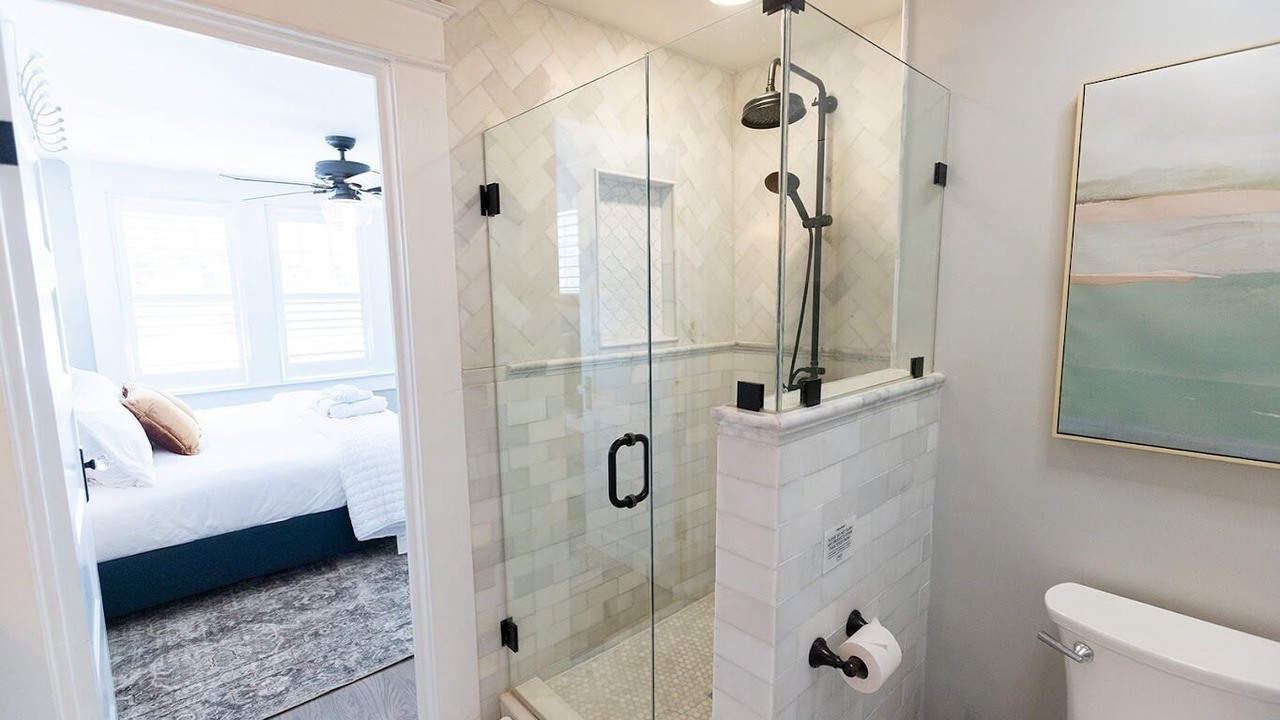 Photo of Bathroom in Bayshore Gardens